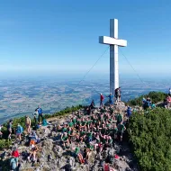 Über 30 Musiker der Marktmusik Vorchdorf umrahmten bei herrlichen Bedingungen die 77. Traunsteinmesse 2026 - c-Andi Kramesberger