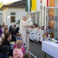 An- und Zubau Pfarrkindergarten und Krabbelstube: Pfarrer Dechant Mag. Franz Starlinger eröffnete den Zu- und Umbau feierlich in Roitham