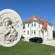 Die Villa entstand um 1913 bis 1915, in einer Zeit, in der sich Künstler und Architekten des Jugendstils und der Wiener Secession intensiv mit älteren Kunstformen beschäftigten. (Foto vorchdorfmedia)