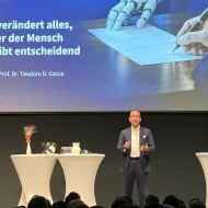 Finanzexperte Teodoro D. Cocca zeigte, was künstliche Intelligenz kann und wo ihre Grenzen und auch Gefahren liegen.