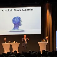 Finanzexperte Teodoro D. Cocca zeigte, was künstliche Intelligenz kann und wo ihre Grenzen und auch Gefahren liegen.