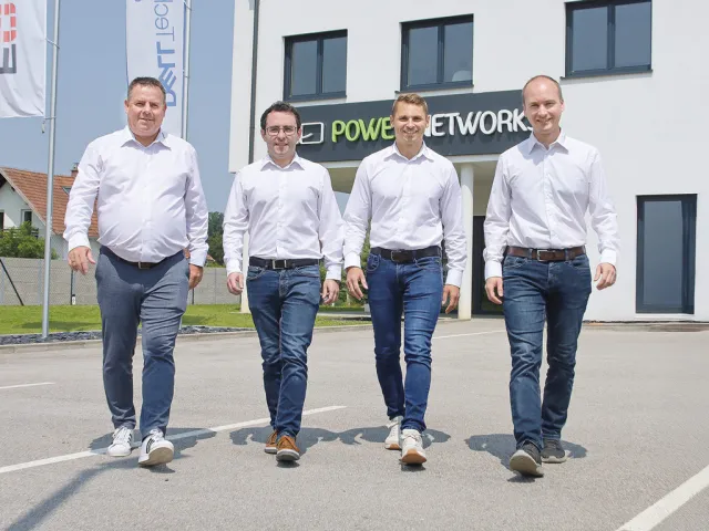 Das Führungsteam von Power Networks Harald Puster, Stefan Altmaninger, Günter Leeb und Bernhard Schaumberger von Power Networks:  Vor 15 Jahren startete Günter Leeb im Wohnzimmer, heute betreut das 35-köpfige Team mittlerweile 600 zufriedene Kunden. 