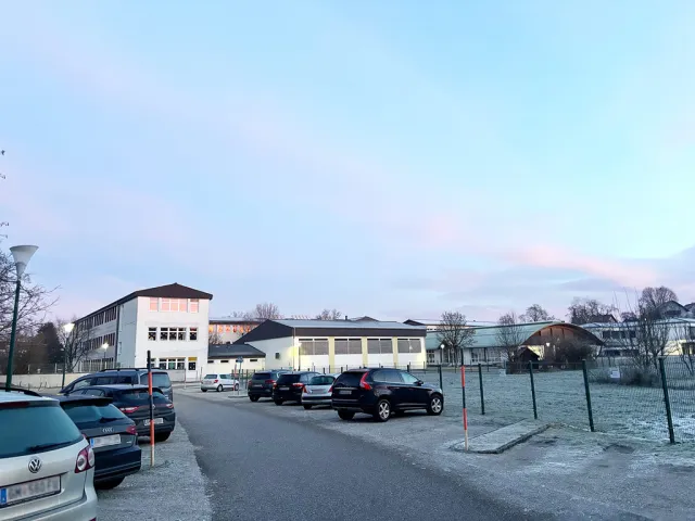 Schule Vorchdorf - Ansicht Pfarrgarten (c) vorchdorfmedia