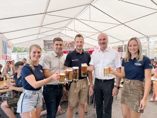 Sofie Brunnbauer, Vbgm. Matthias Traunbauer, FF-Kommandant Jakob Leithinger, Bgm. Johann Mitterlehner, und Laura Frühwirth