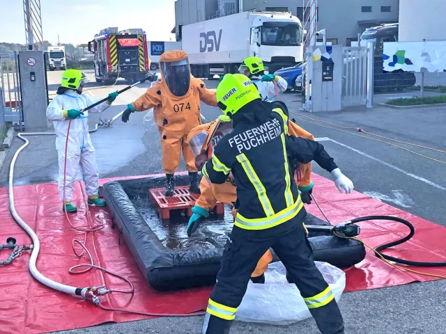 FF Puchheim unterstützte die FF Vorchdorf bei Ammoniakaustritt im Einsatz (Foto: FF Puchheim)