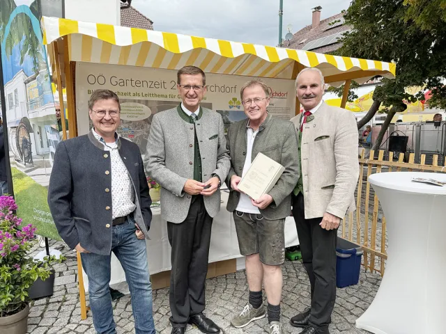 Ortsbildmesse 2026: Gerhard Radner, LR Markus Achleitner, ZK-Vorchdorf-Obmann Franz Amering und Bgm. Johann Mitterlehner